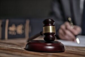 युएईमा वयस्कताको उमेर १८ वर्ष तोक्ने नयाँ कानून सोमबारदेखि लागू