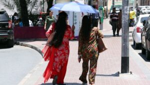 संयुक्त अरब इमिरेट्स: इद अल अधामा तापक्रम ४५ डिग्री नाघ्ने