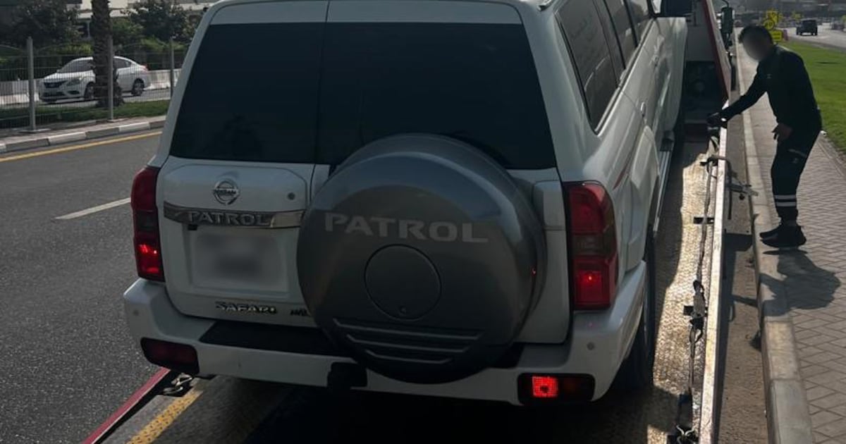 दुबई प्रहरीले जफत गरेका परिमार्जित सवारी