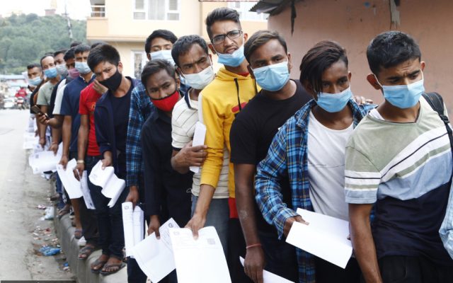 वैदेशिक रोजगारीका लागि लाइनमा उभिएका नेपाली युवा